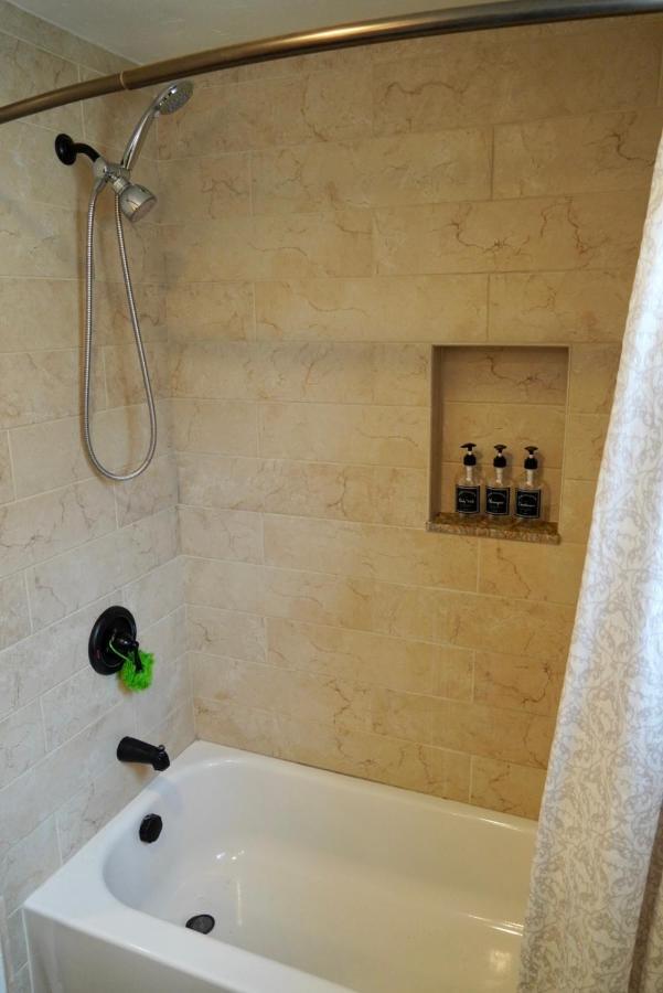 Cozy Family Hideaway, Sleeps 8, 4 Tv'S Yard, Shops Villa Simi Valley Buitenkant foto